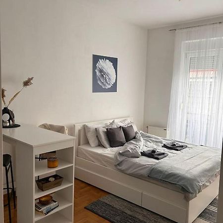 S11 Appartement Novi Sad Buitenkant foto