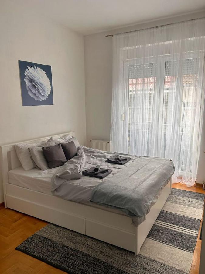 S11 Appartement Novi Sad Buitenkant foto